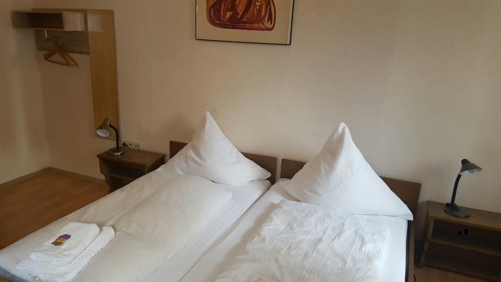 Kansakar Hotel ไคเซอร์สเลาเทิร์น ภายนอก รูปภาพ
