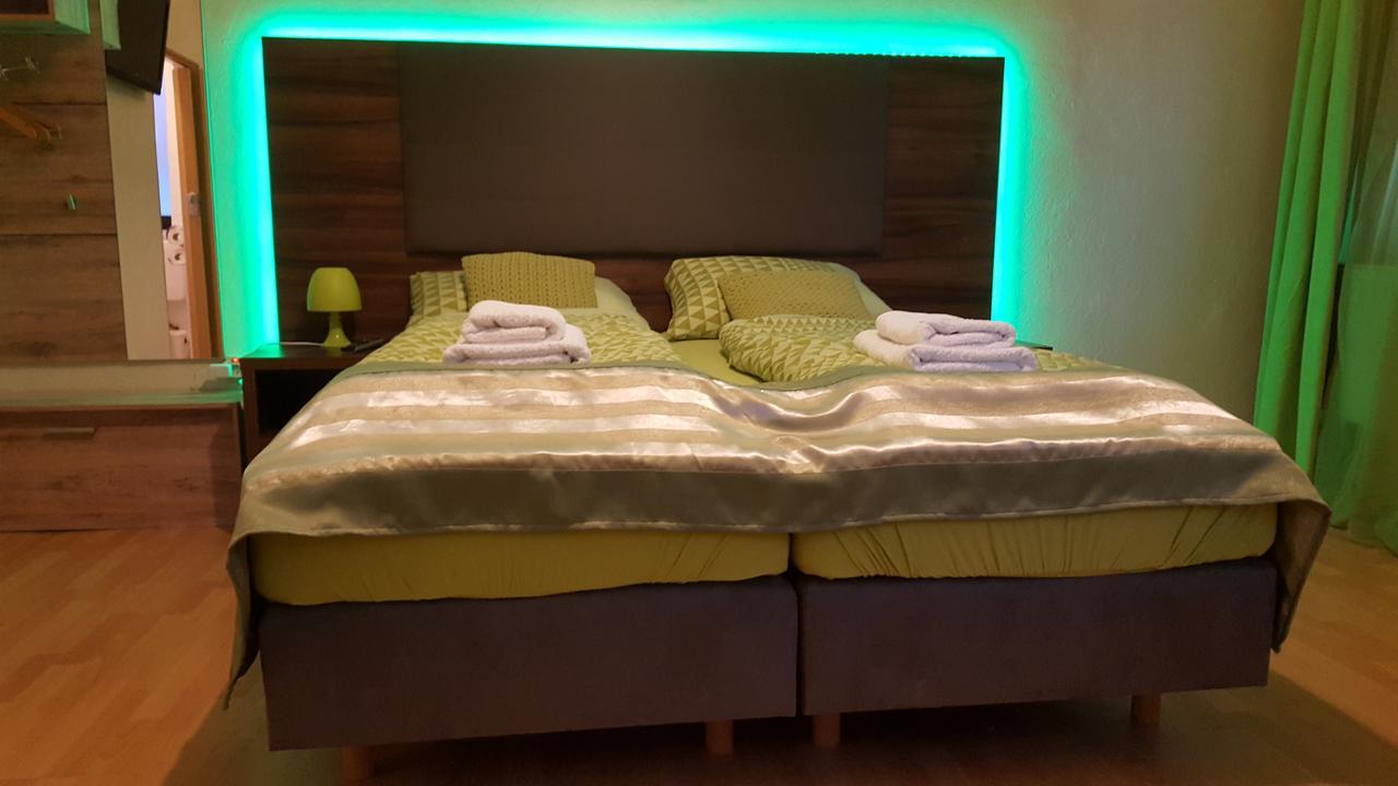 Kansakar Hotel ไคเซอร์สเลาเทิร์น ภายนอก รูปภาพ