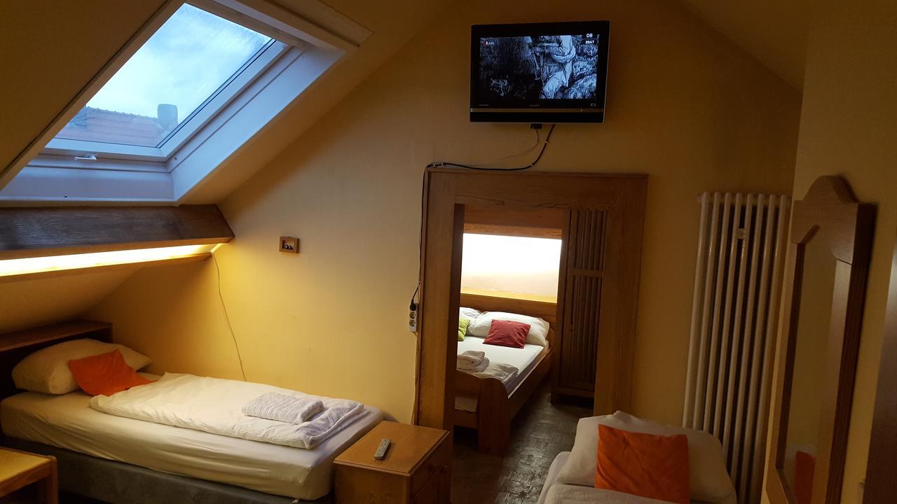 Kansakar Hotel ไคเซอร์สเลาเทิร์น ภายนอก รูปภาพ