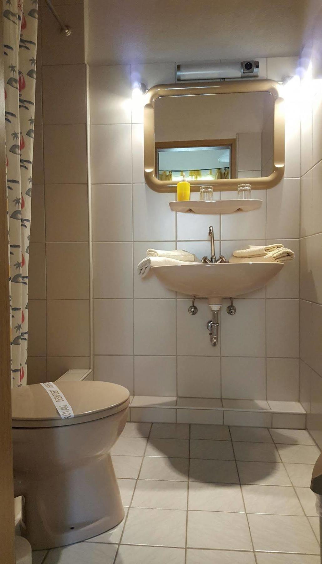 Kansakar Hotel ไคเซอร์สเลาเทิร์น ภายนอก รูปภาพ
